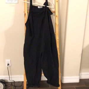 Tie black linen cropped overalls